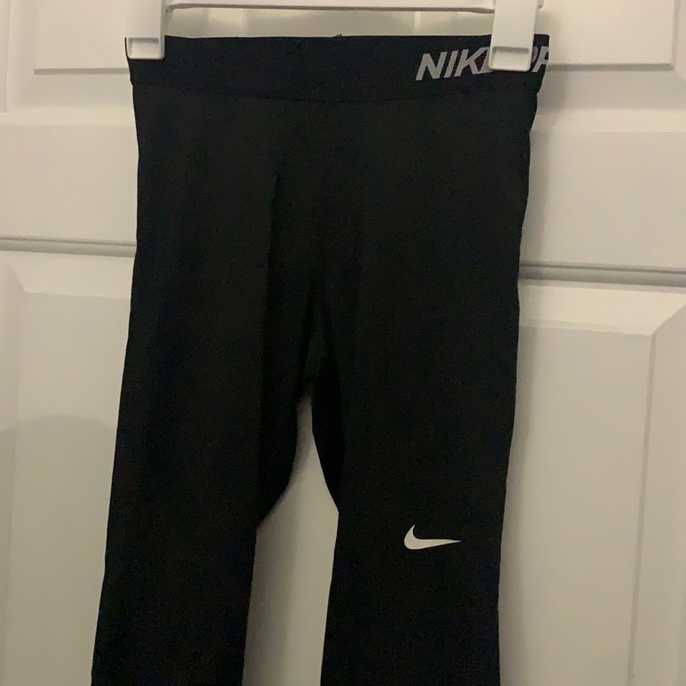 Black Cropped Nike Pro Leggings